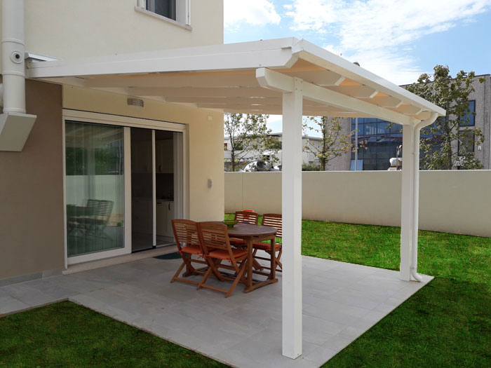 Tettoie in alluminio con tende a rullo venezia padova treviso ... Tenda con struttura in alluminio